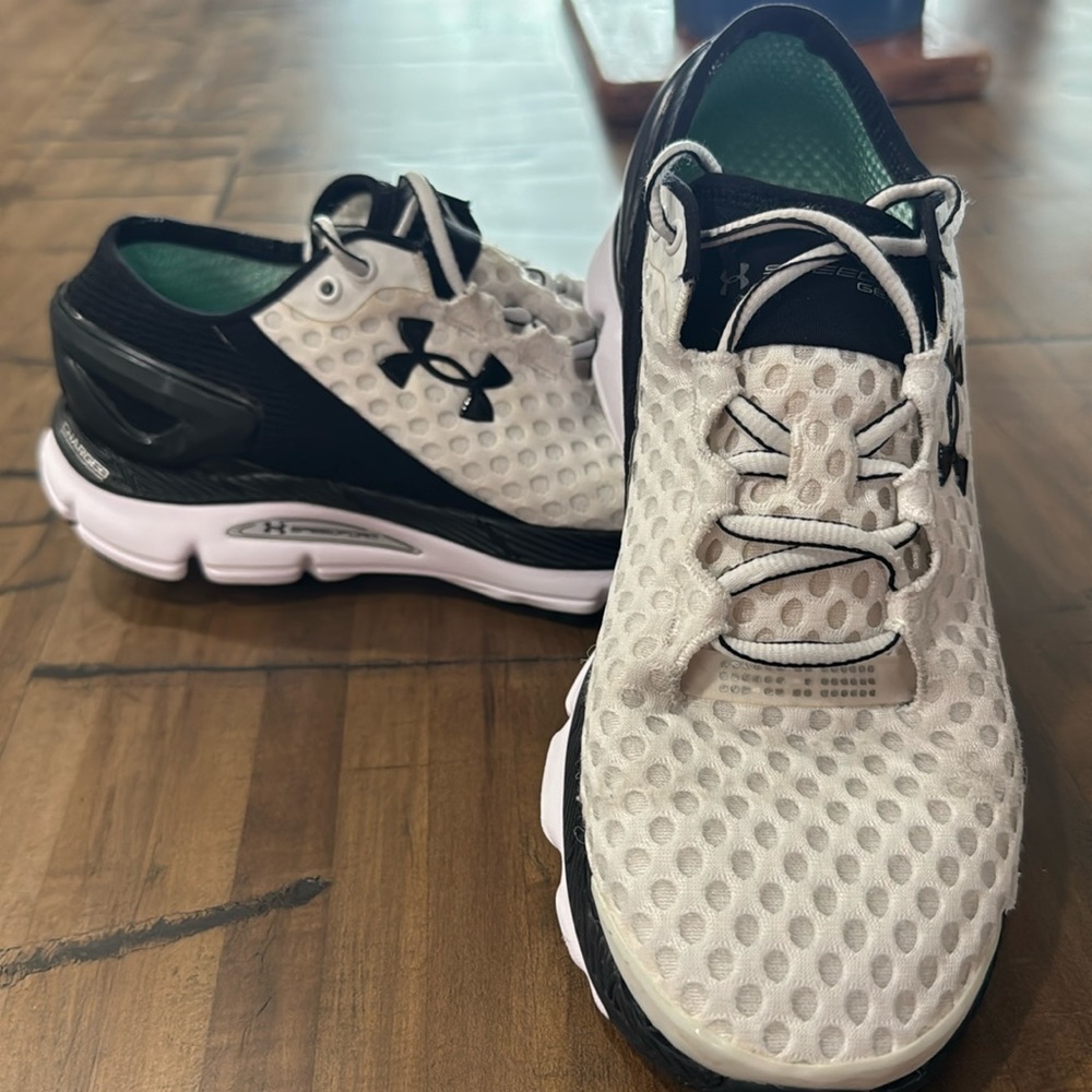 UNDER ARMOUR ATHLETIC SHOES SIZE 9